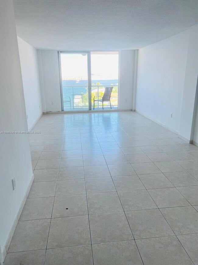 Building Photo - 2841 NE 163rd St