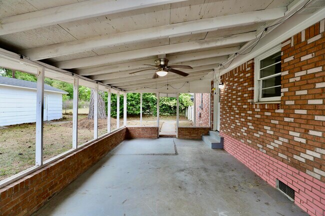 Building Photo - 1912 Dominion Dr