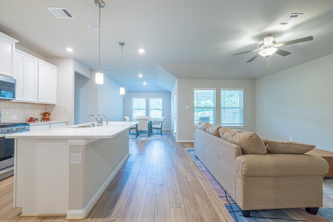 Building Photo - 17705 Hanson Ridge Dr