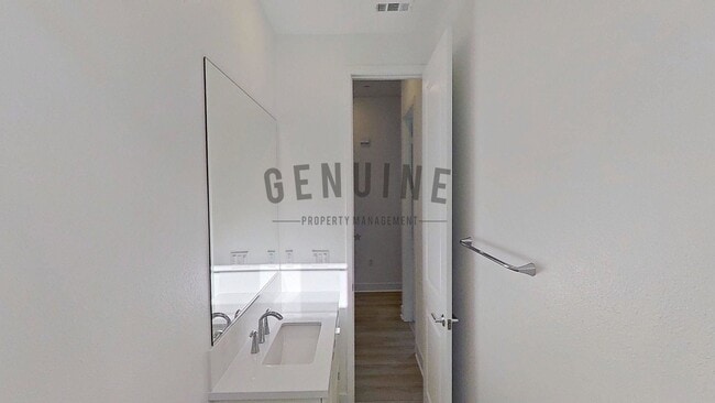 Building Photo - Spacious 4Bd 4Ba Tri-Level Home in Luna Park Community in Irvine