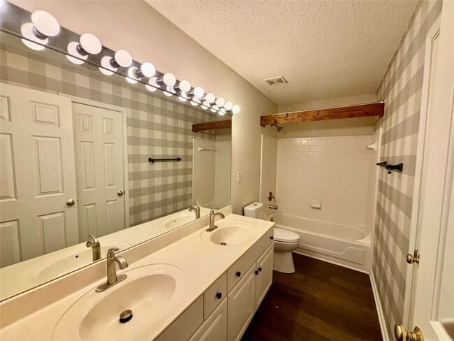Building Photo - 10920 Glenbarr Dr