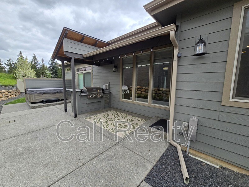 Building Photo - 5530 N Radium Ln