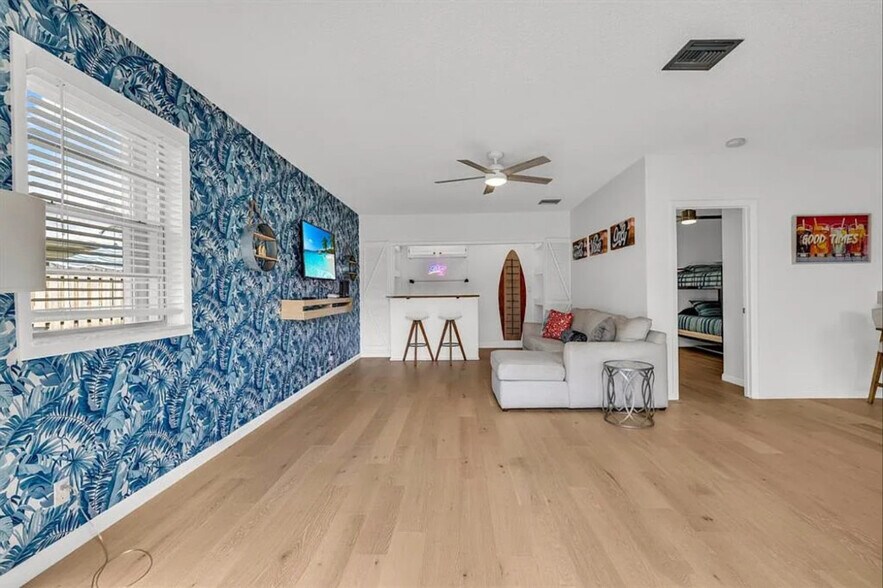 Building Photo - 1684 SE 10th Ave