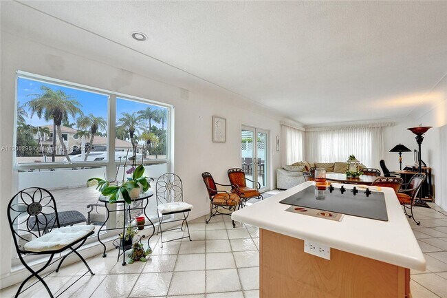 Building Photo - 2889 NE 35th St