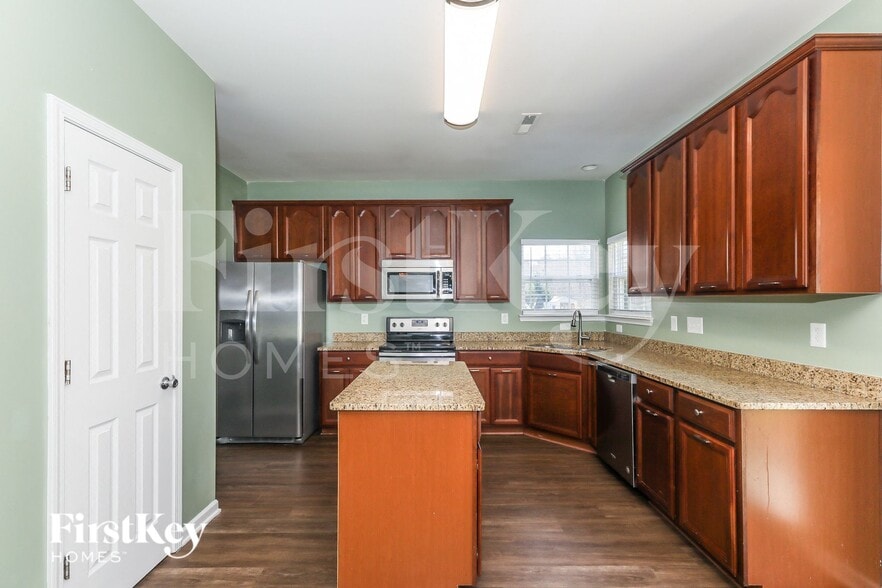 Building Photo - 5911 Parkstone Drive