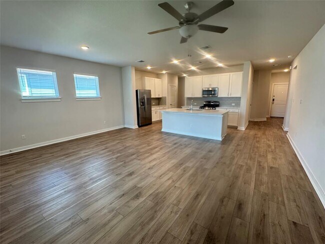 Building Photo - 105 Sorghum Dr