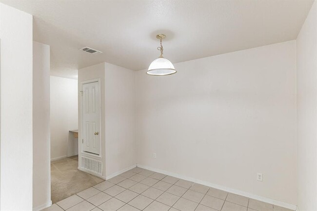 Building Photo - 319 Cedar Ridge Dr