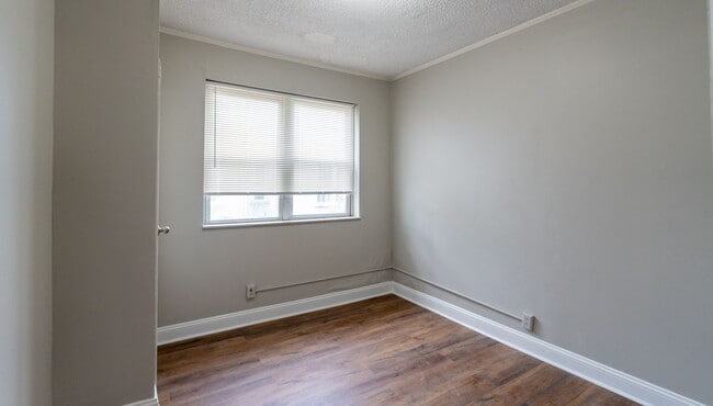 Building Photo - Newly remodeled 3 bedroom Grays Ferry Area