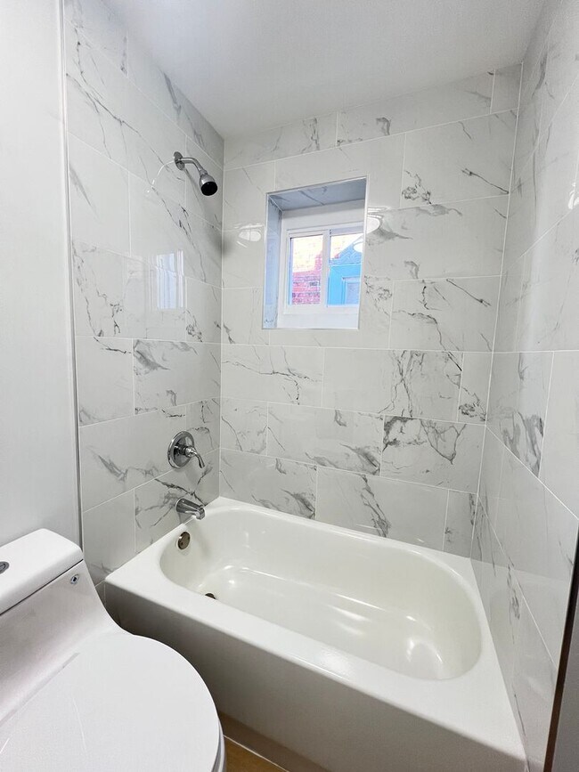 Building Photo - Newly Remodeled 3b/1b House in South Philly! Section 8 Only