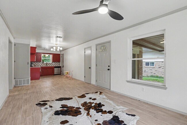 Building Photo - Adorable in Central Edmond