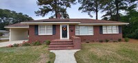 Building Photo - 3 Bedroom 1 1/2 Bath Ranch style brick hom...