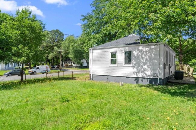 Building Photo - 2918 Lynhaven Ave