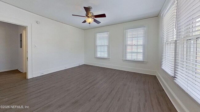 Building Photo - 2210 Myra St