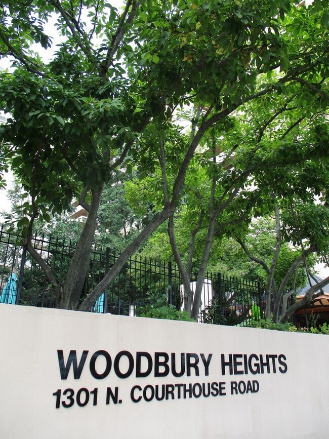 Building Photo - Courthouse Condo just steps away from Metro