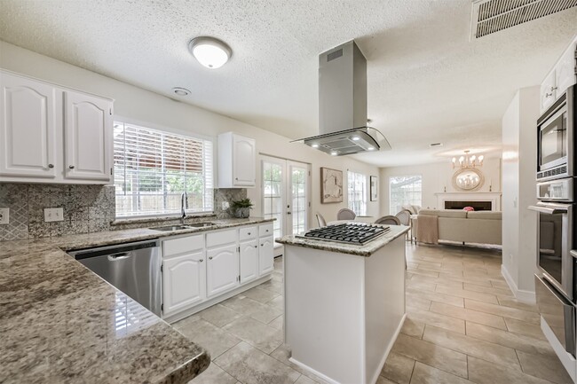 Building Photo - 2711 Weald Way Ct