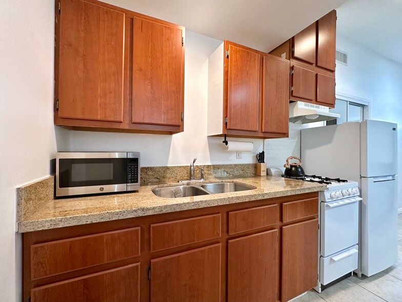 Building Photo - 20425 Aetna St