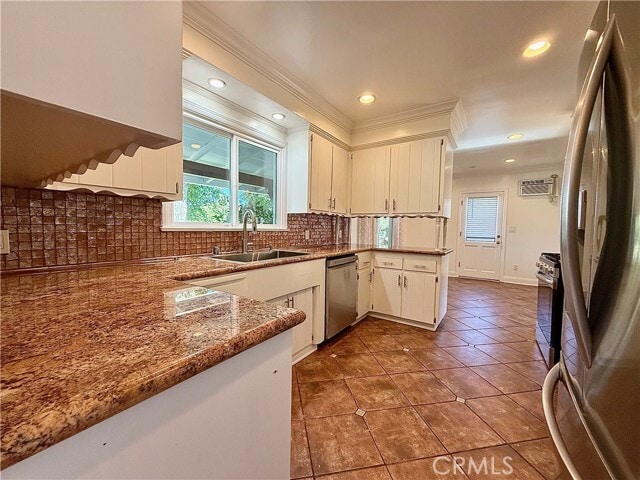 Building Photo - 22346 Burbank Blvd