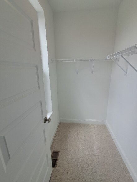 Building Photo - 602 Mkt Grv Dr