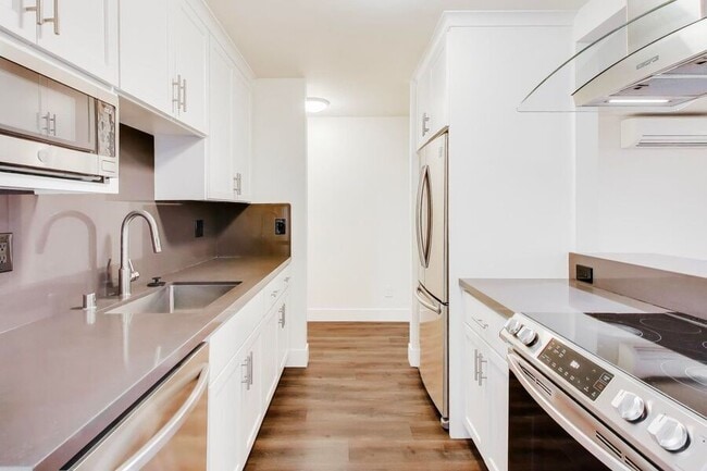 Building Photo - 1662 Hollenbeck Ave