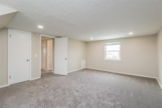 Building Photo - 4207 N Reeder Ave