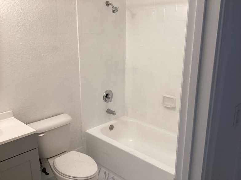 Building Photo - 2736 SE 15th Rd