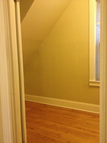 Building Photo - 2235 S Robinson Ave