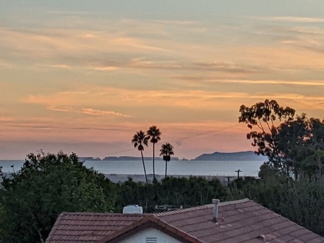 Building Photo - Clear Point Home - Ventura- Ocean Views - 4+3.5