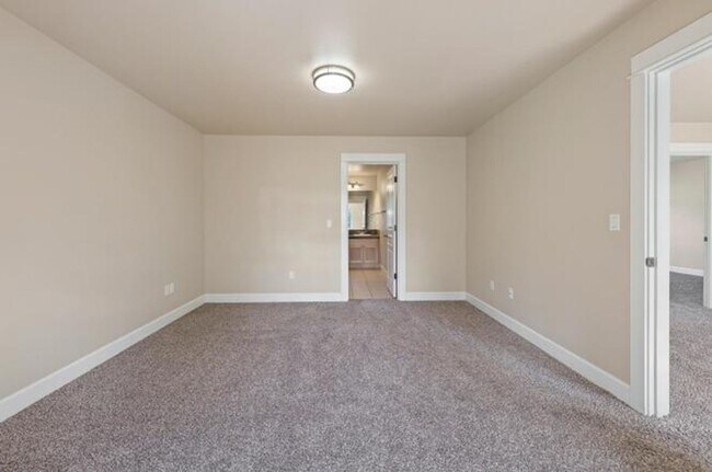 Building Photo - Charming Northwest Crossing Townhome!