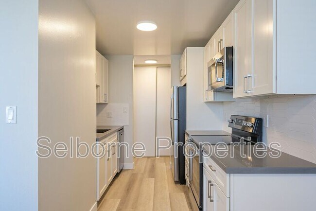 Building Photo - 601 Oakland Ave