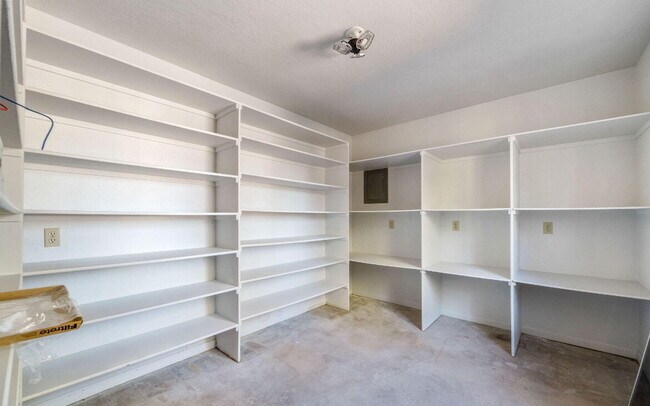 Building Photo - 620 N 1st Pl