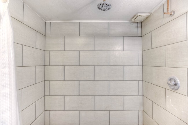 Building Photo - 2555 E Fort Lowell Rd