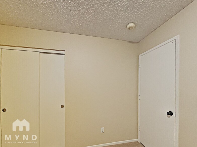 Building Photo - 1576 Reno View Dr