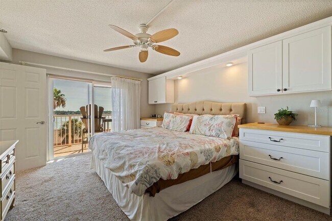 Building Photo - 7430 Sunshine Skyway Ln S