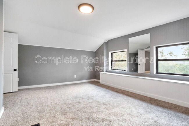 Building Photo - 3158 Oregon Ave