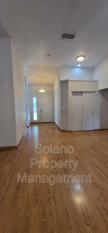 Building Photo - 642 Silvertop Way