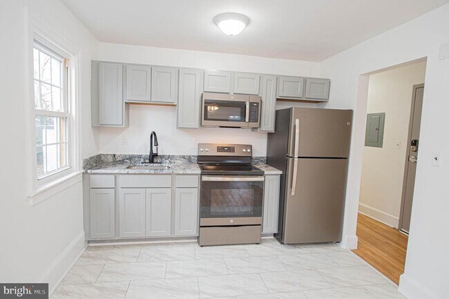 Building Photo - 308 N Division St