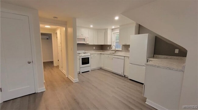 Building Photo - 156 Hoover Ave