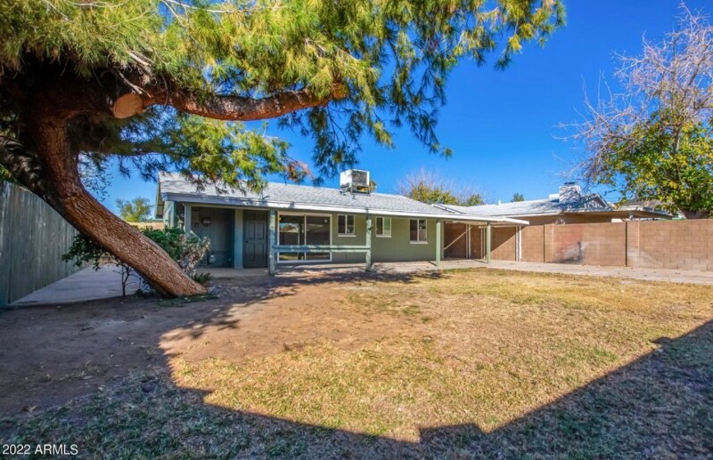 Building Photo - 2429 W Sunnyside Ave