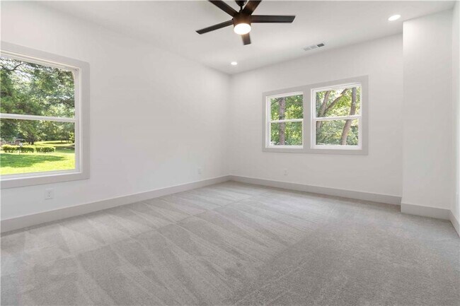 Building Photo - 2884 Thompson Cir