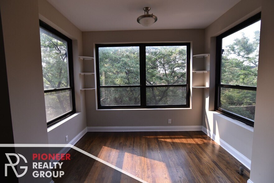 Building Photo - 706 W Buckingham Pl