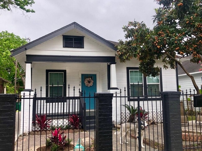 Primary Photo - 134 N Everton St