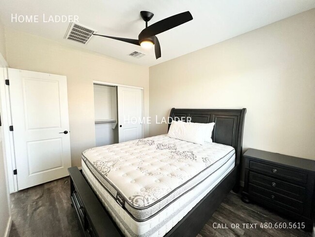 Building Photo - 779 E Doral Ave