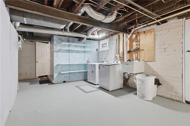 Building Photo - 307 Ambridge Ave
