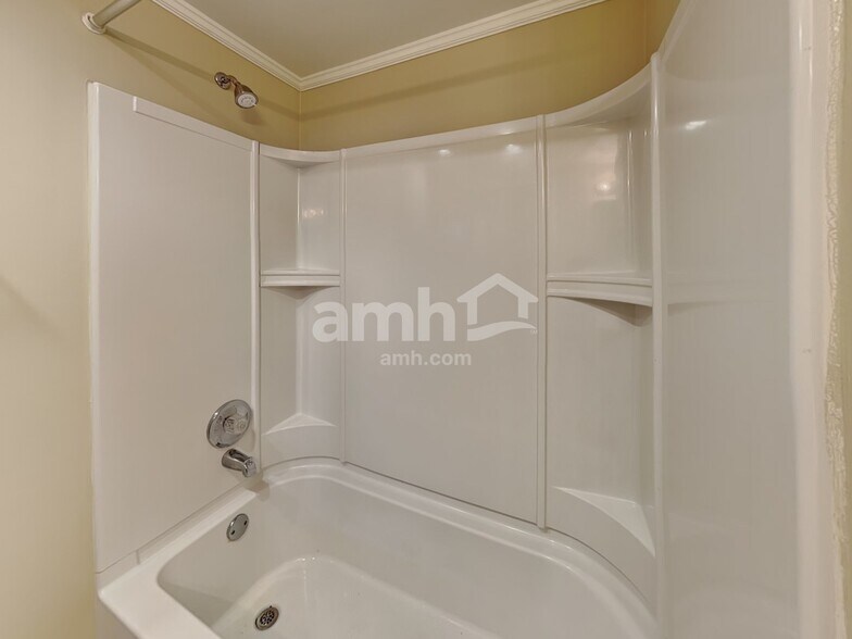 Building Photo - 2545 Willowgate Rd