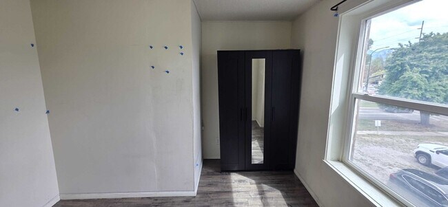 Building Photo - 560 S 600 E