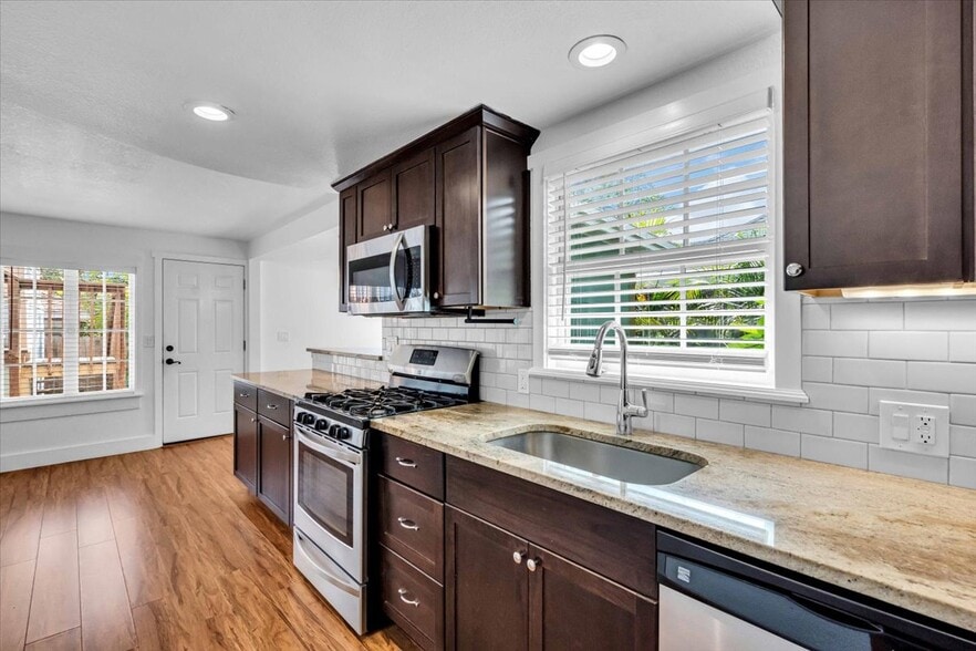 Kitchen - 539 6th St N