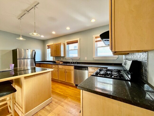 Building Photo - 49 Wellington Rd