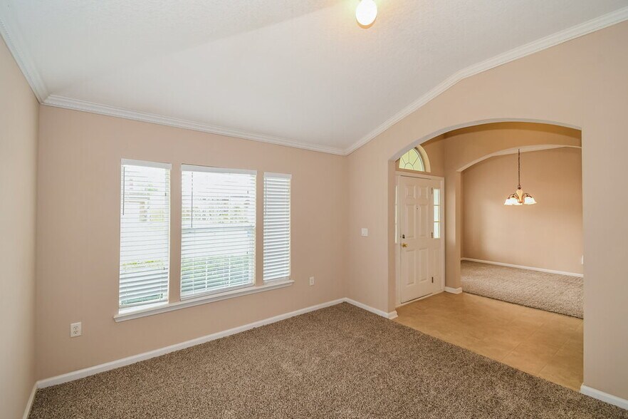 Building Photo - 725 Indigo Run Dr