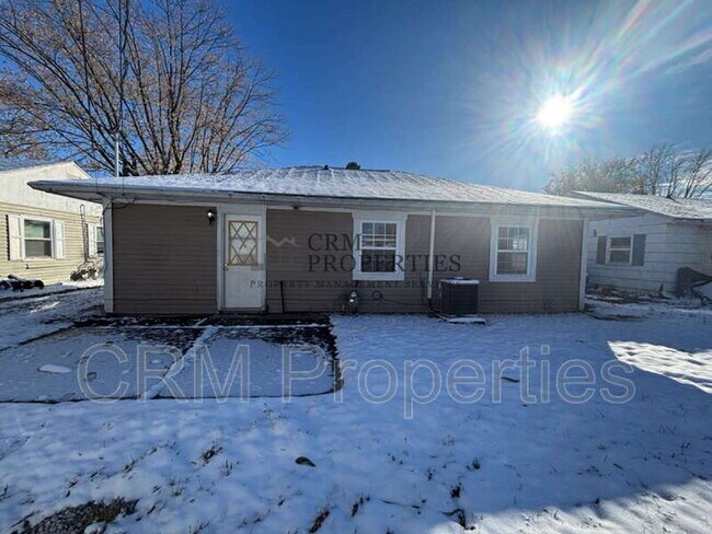 Building Photo - 1008 E Fischer St