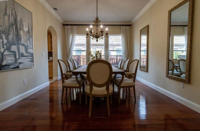 Building Photo - Pleasanton Ridge 5 bed/5 bath, Solar, Amen...